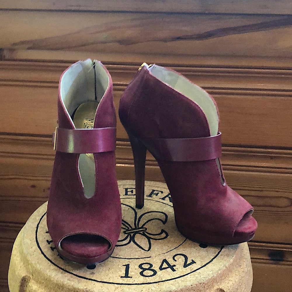 Michael Kors Guiliana bootie. Size 6